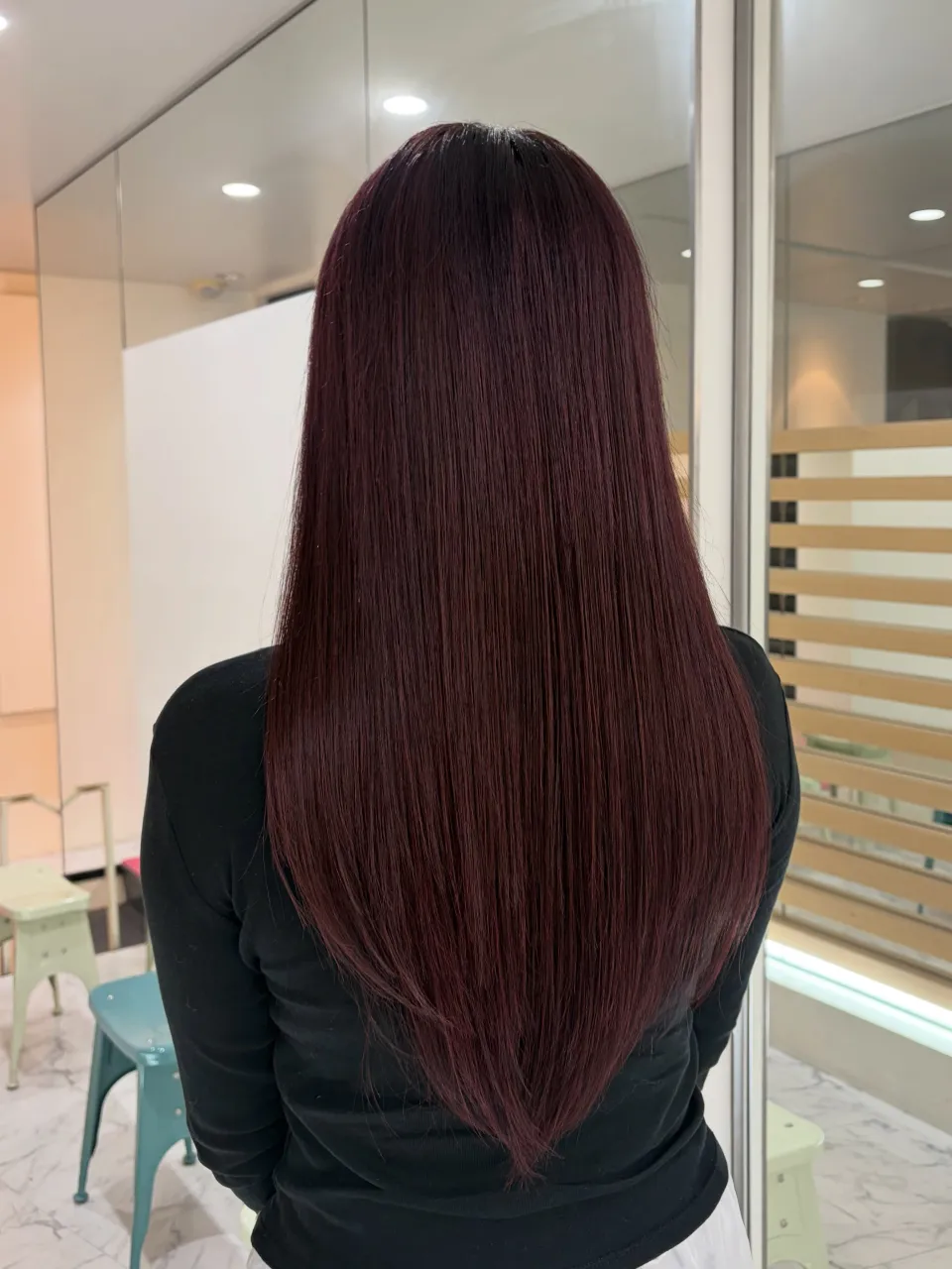 自然に馴染むシールエクステで“バレにくいロング”にチェンジ✨